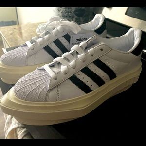 Beyoncé super star adidas size 7